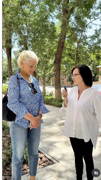 Анна и клиентка в кадре опубликованного отзыва